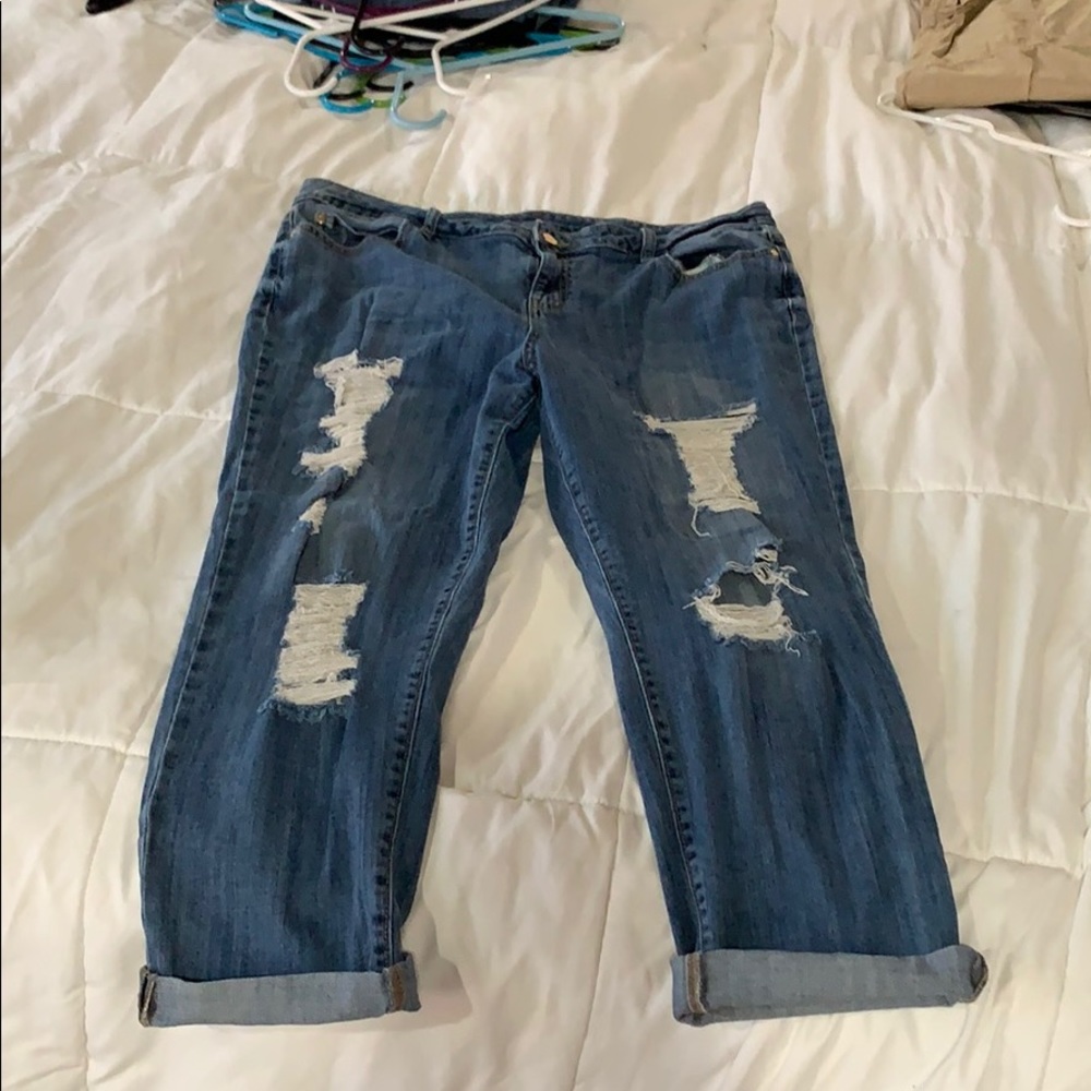 Destroyed Capri jeans